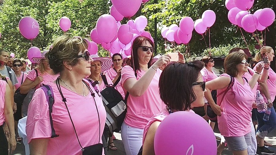 Tisíce lidí přišly podpořit boj s rakovinou prsu