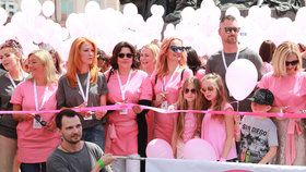 Csáková i Absolonová v růžovém. 22 tisíc lidí podpořilo boj proti rakovině prsu