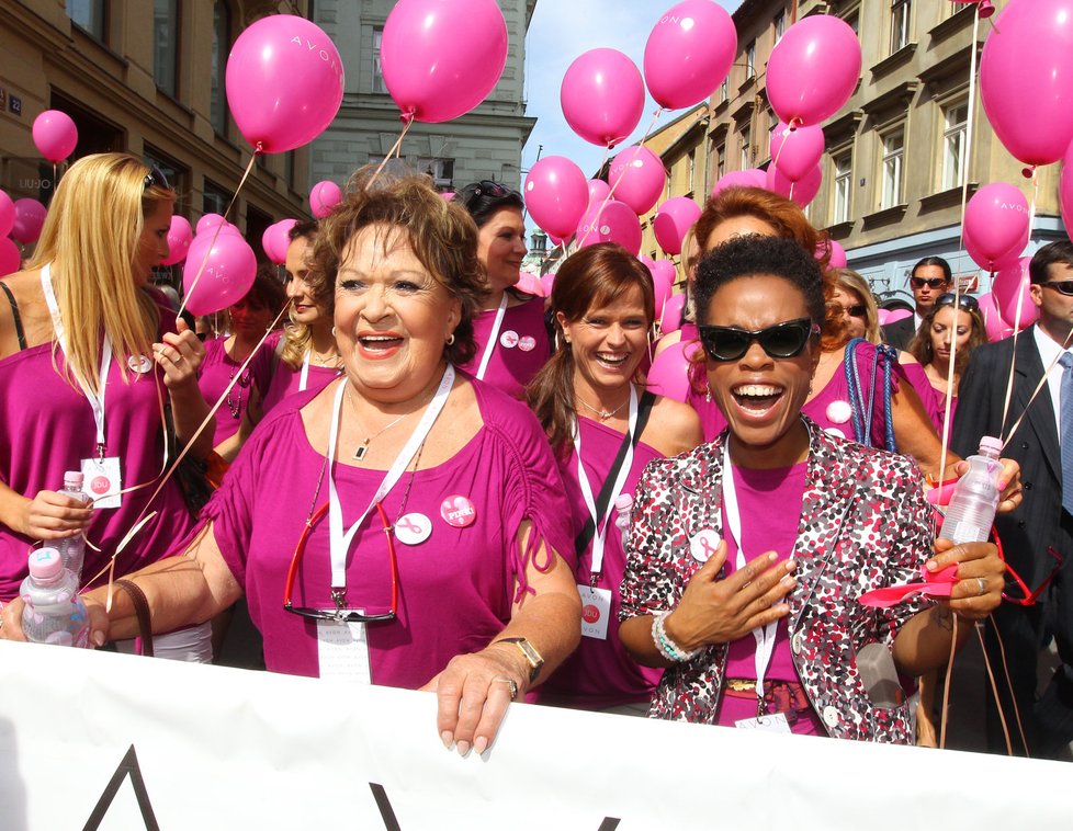 Proti rakovině prsu bojovala i Tonia Grace, jejíž kamarádka měla též rakovinu prsu