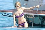 Avril si užívá dovolenou na jachtě. Pozvala i svého exmanžela