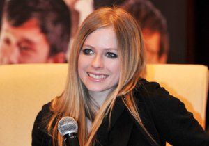 Tady vypadá Avril jako nevinný andílek.