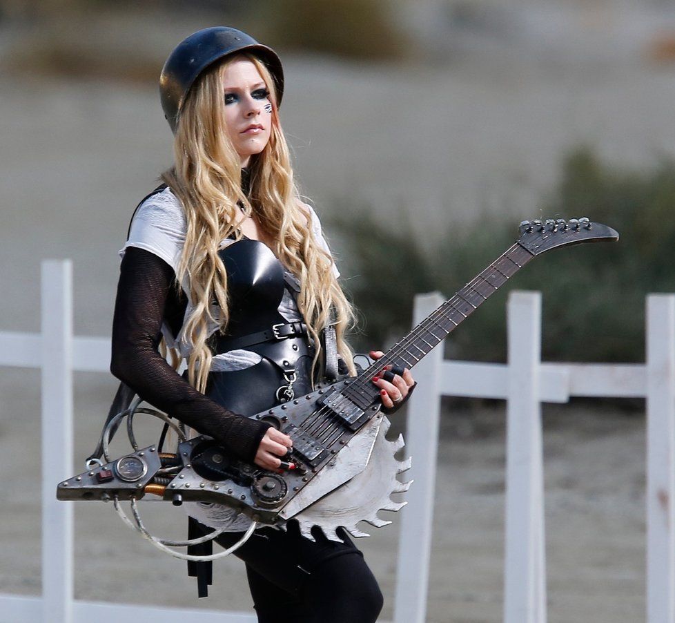 Avril Lavigne napsala fanouškům, že má zdravotní problémy