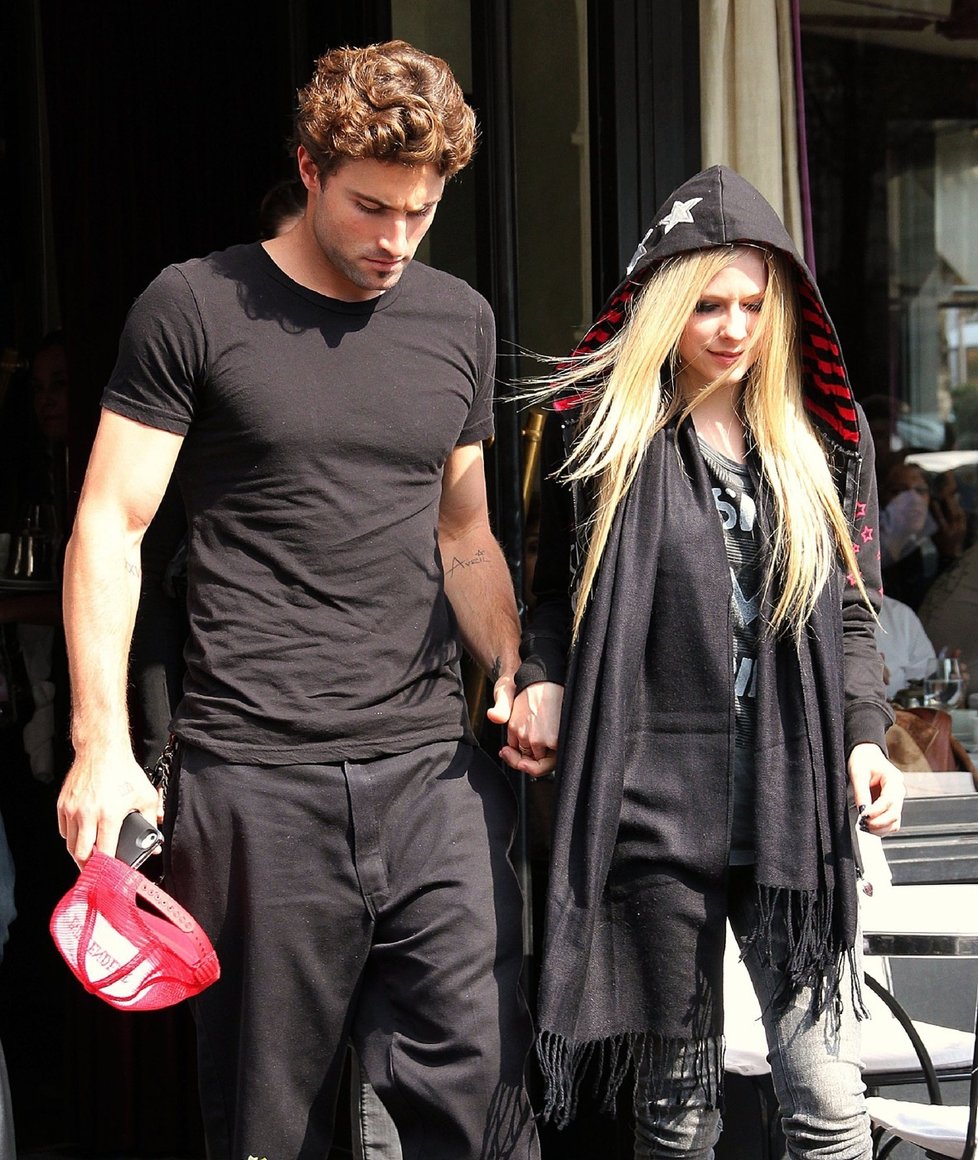Zpěvačka Avril Lavigne s expřítelem Brodym Jennerem. A zatím to vypadá, že ve vztazích příliš štěstí nepobrala