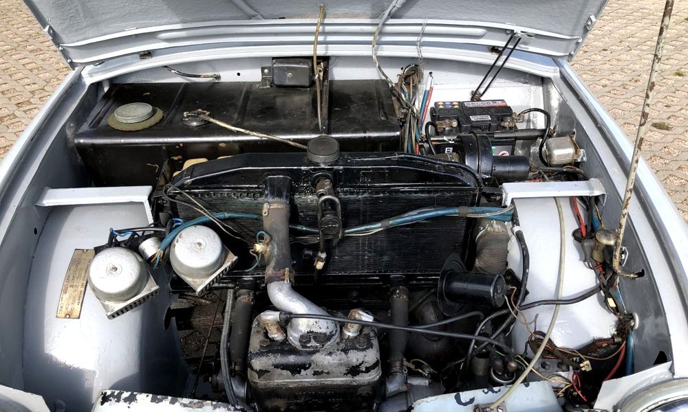 Proti F8 měl P70 motor otočený o 180 stupňů, takže převodovka byla umístěna před přední nápravou a chladič za motorem.