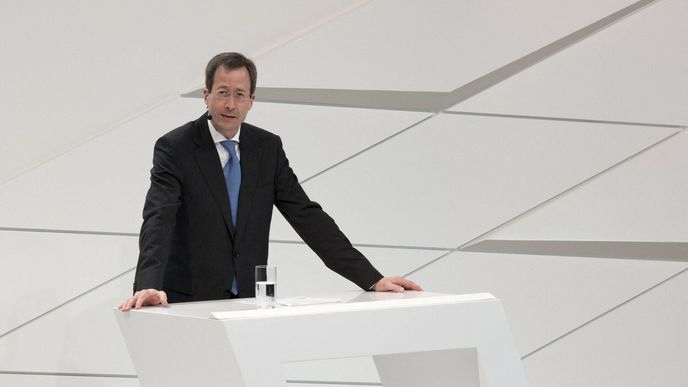Novým předsedou představenstva se stal Axel Strotbek, jenž v minulosti působil jako finanční ředitel a člen správní rady společnosti Audi.