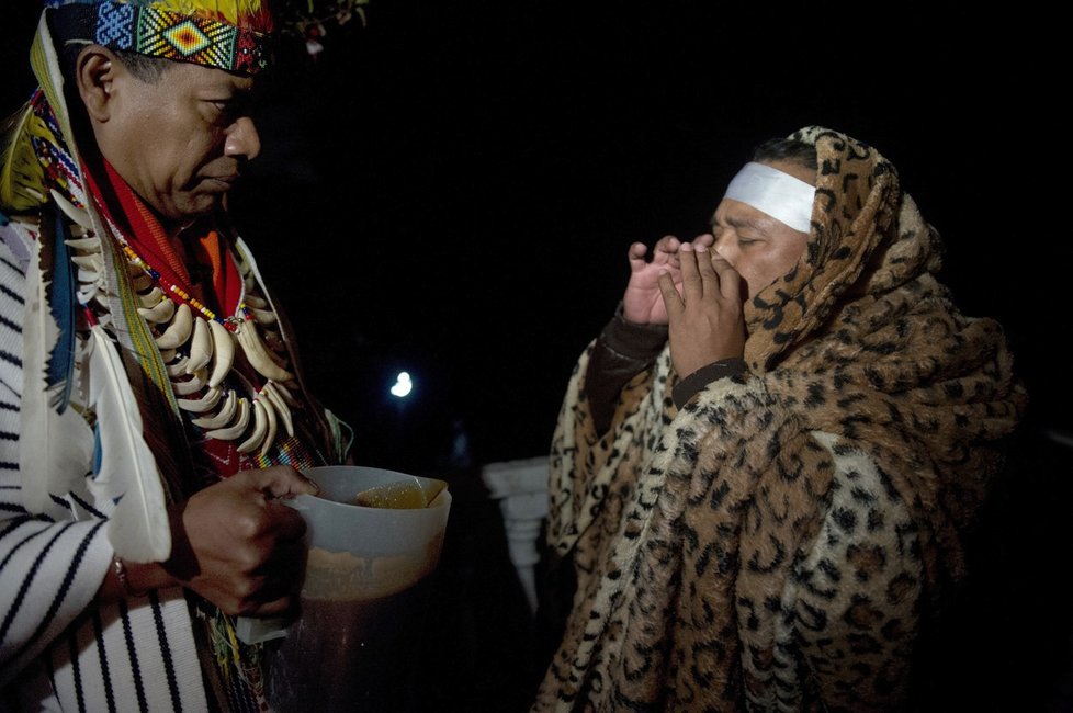 Ayahuasca se v Amazonii po staletí užívala při obřadech, pomocí kterých domorodci komunikovali s dušemi zemřelých.