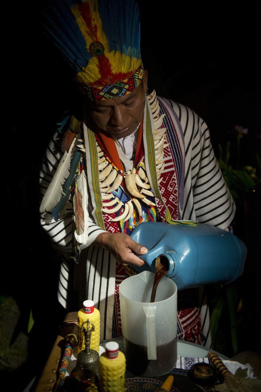Ayahuasca se v Amazonii po staletí užívala při obřadech, pomocí kterých domorodci komunikovali s dušemi zemřelých.