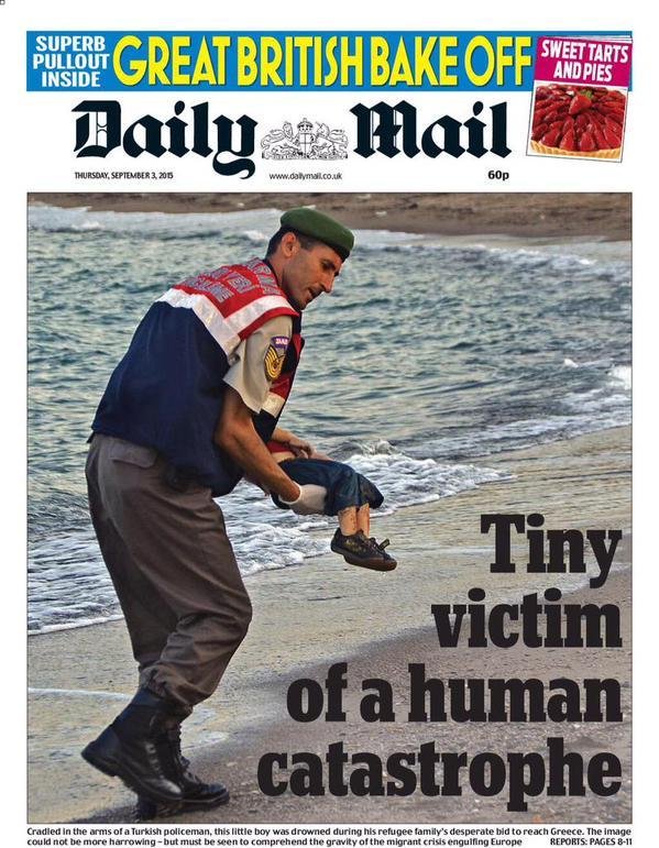 Fotky utopeného chlapce šokovaly svět: Titulní strana Daily Mailu