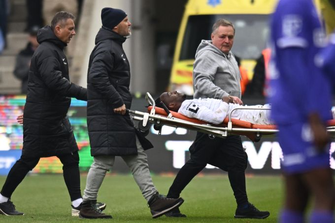 Traoré knockoutoval kolenem Kayonda, Kováčovi zatrnulo. Jarolím: Tohle nechceme vidět Traoré knockoutoval kolenem Kayonda, Kováčovi zatrnulo. Jarolím: Tohle nechceme vidět