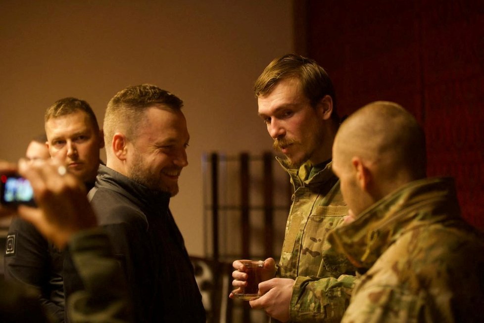 Propuštění důstojníci ukrajinského pluku Azov (21. 9. 2022)