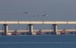 Ruský most vedoucí na Krym, Rusko v této oblasti podle Ukrajinců omezuje svobodu plavby z Černého do Azovského moře (26.11.2018)