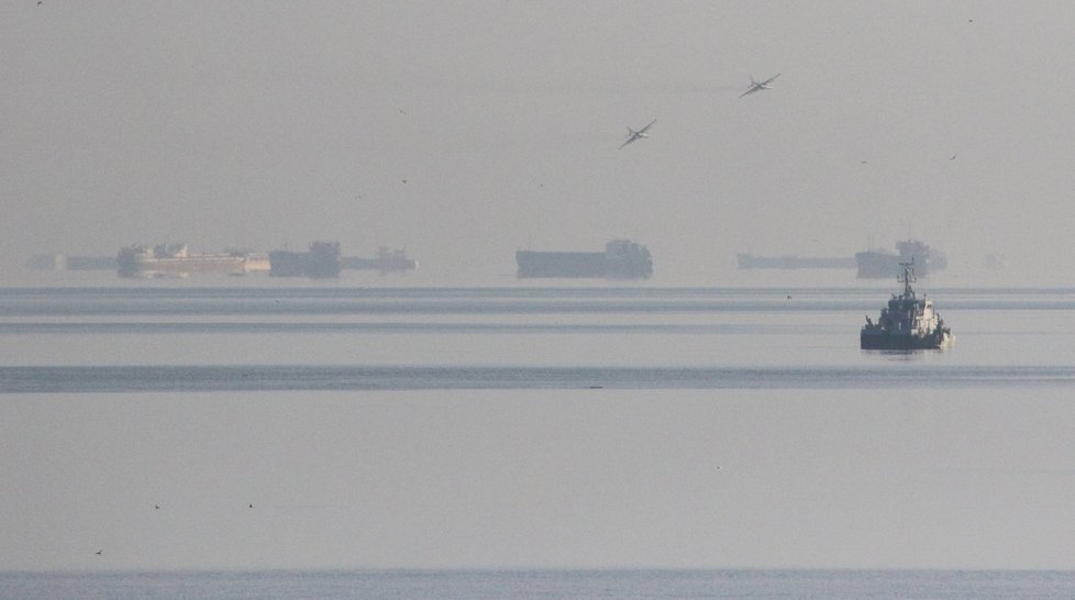 Ruský most vedoucí na Krym, Rusko v této oblasti podle Ukrajinců omezuje svobodu plavby z Černého do Azovského moře (26.11.2018)