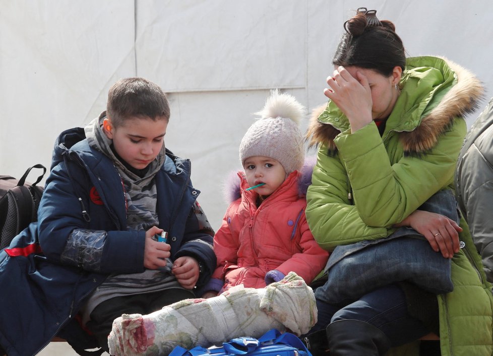 Evakuace civilistů z Azovstalu (1. 5. 2022)