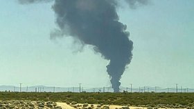 Při havárii amerického bombardéru B-52 zahynulo všech osm členů posádky.