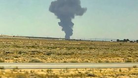 Při havárii amerického bombardéru B-52 zahynulo všech osm členů posádky.