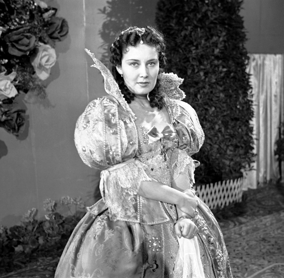 Kontroverzní herečka Lída Baarová se měla za války dobře.