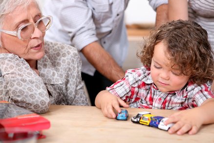 Chvála babičkovství: Proč jsou děti někdy raději s babičkou než s maminkou?