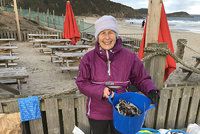 Akční babička uklidila už 52 pláží! Za tuhle zkázu můžeme všichni, říká