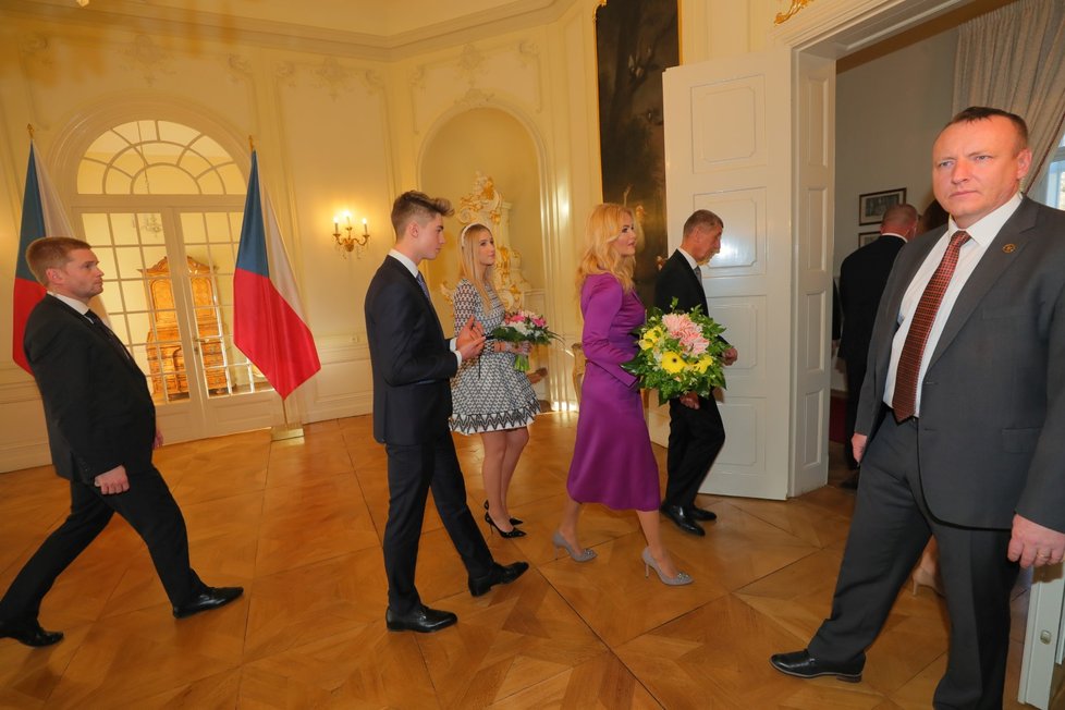 Rodina premiéra Andreje Babiše při příchodu na novoroční oběd na zámku v Lánech