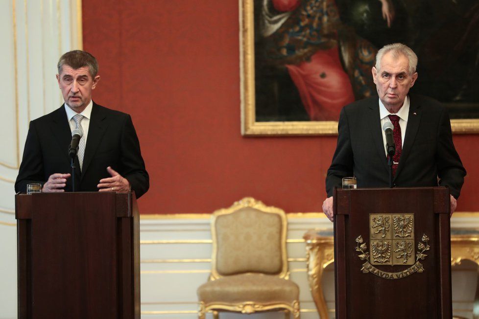 Premiér v demisi Andrej Babiš (ANO) dorazil na zámek v Lánech, kam jej pozval prezident Miloš Zeman.