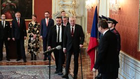 Miloš Zeman jmenoval Andreje Babiše premiérem.