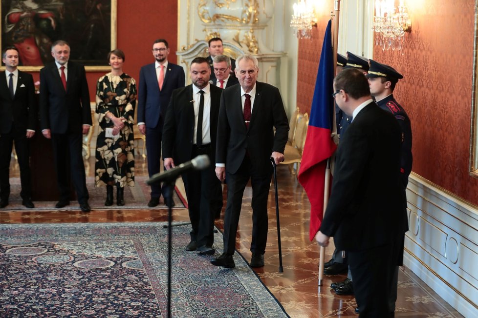 Miloš Zeman jmenoval Andreje Babiše premiérem.