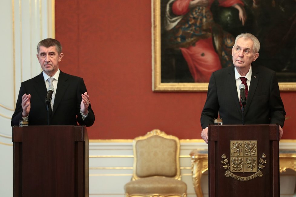 Premiér v demisi Andrej Babiš (ANO) dorazil na zámek v Lánech, kam jej pozval prezident Miloš Zeman.