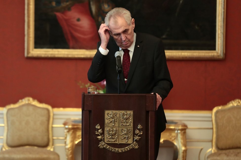 Miloš Zeman jmenoval Andreje Babiše premiérem.