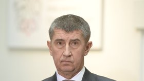 Babiš se zastal ministra dopravy Daniela Ťoka