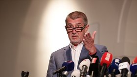 Andrej Babiš dostal po návratu z Kanárských ostrovů pořádnou ledovou sprchu. ČSSD odmítla nabídky ANO a ukončila jednání o vládní spolupráci. 