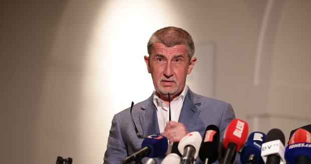 Slevy na jízdném seberou 400 milionů pro učitele, bouří se studenti. Babiš tlumí hněv