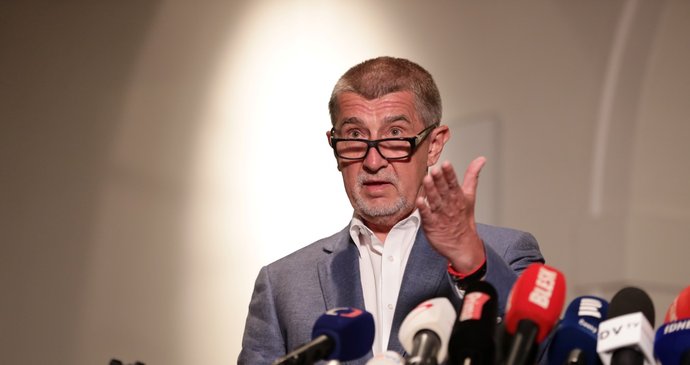 Andrej Babiš dostal po návratu z Kanárských ostrovů pořádnou ledovou sprchu. ČSSD odmítla nabídky ANO a ukončila jednání o vládní spolupráci. 