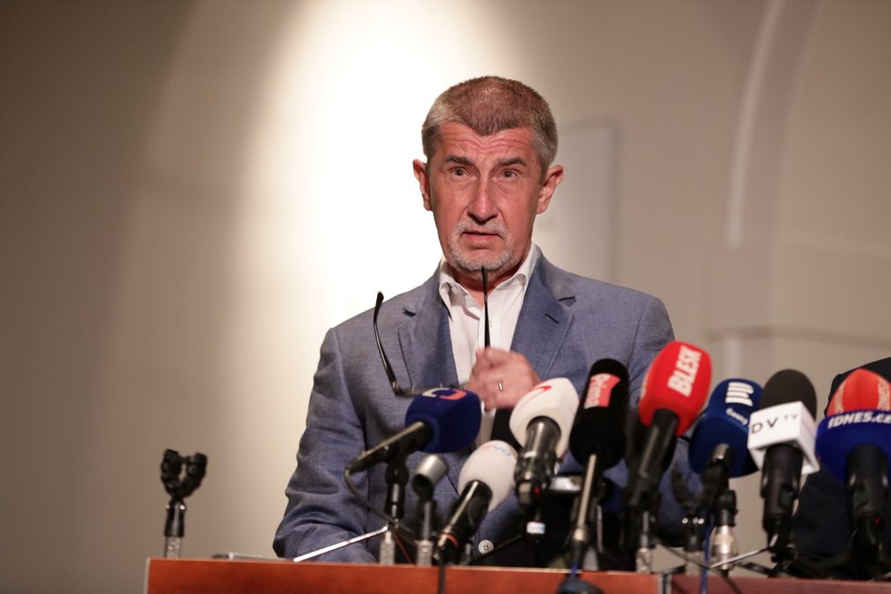 Andrej Babiš dostal po návratu z Kanárských ostrovů pořádnou ledovou sprchu. ČSSD odmítla nabídky ANO a ukončila jednání o vládní spolupráci. 