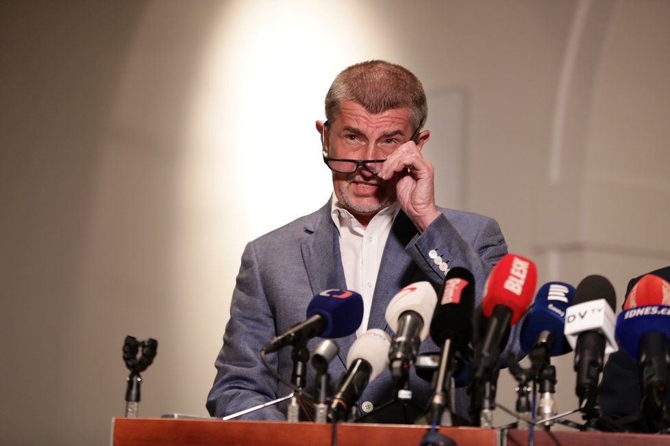 Andrej Babiš dostal po návratu z Kanárských ostrovů pořádnou ledovou sprchu. ČSSD odmítla nabídky ANO a ukončila jednání o vládní spolupráci.