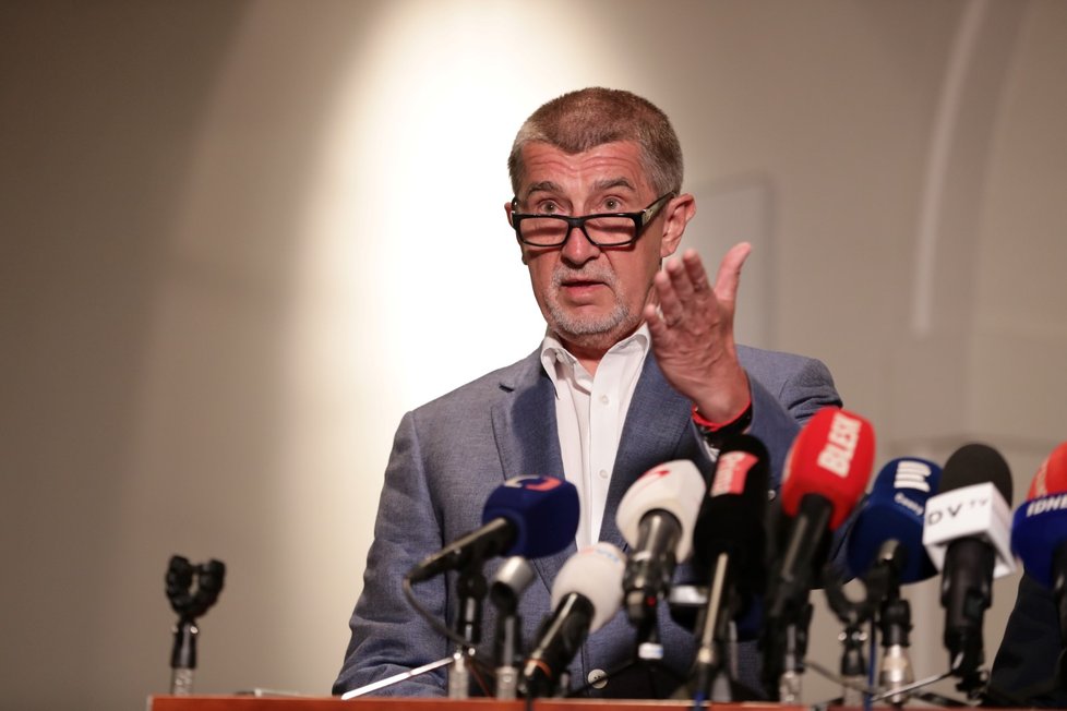 Andrej Babiš dostal po návratu z Kanárských ostrovů pořádnou ledovou sprchu. ČSSD odmítla nabídky ANO a ukončila jednání o vládní spolupráci.