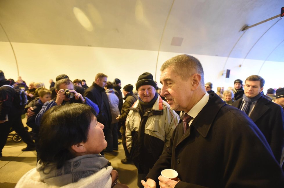 Vicepremiér Andrej Babiš (ANO) na slavnostním otevření posledního úseku dálnice D8 (17. prosince 2016)