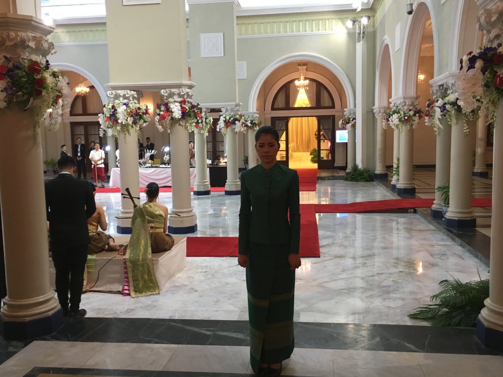 Babiše vítali na návštěvě země 16.1.2019 sličné Thajky i salutující vojáci