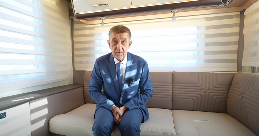 Bývalý premiér Andrej Babiš (ANO) ohlásil nákup obytného auta (27. 12. 2021)