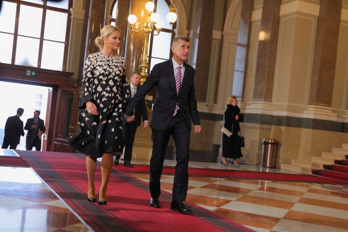Premiér Andrej Babiš (ANO) s manželkou Monikou v Národním muzeu (17. listopad 2019)