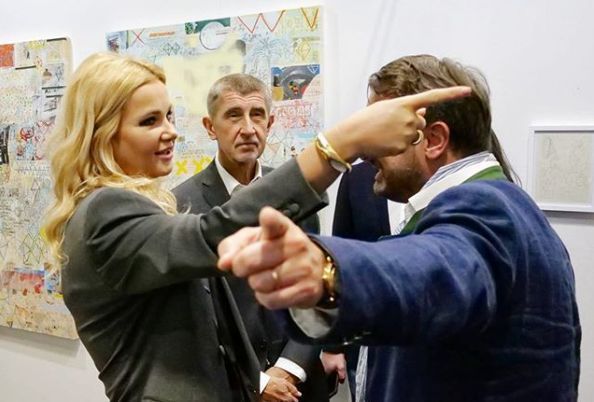 Andrej Babiš (ANO, uprostřed) s manželkou Monikou a lucemburský premiér Xavier Bettel