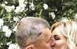 Prvomájový polibek premiéra Andreje Babiše a jeho ženy Moniky. Selfie jako důkaz