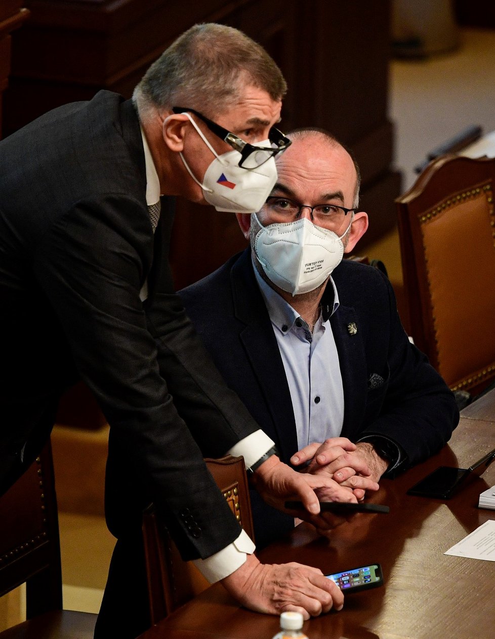 Premiér Andrej Babiš (ANO) a exministr zdravotnictví za ANO Jan Blatný (vpravo) na schůzi Poslanecké sněmovny (26. 3. 2021)