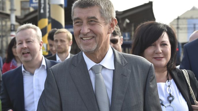 Ministr životního prostředí Brabec, premiér Babiš a ministrině financí Schillerová