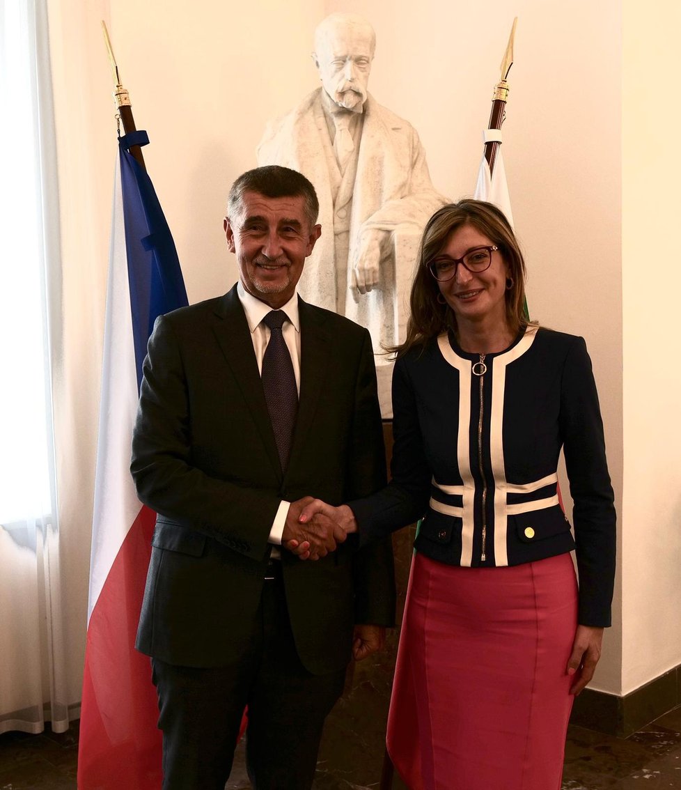 Premiér Andrej Babiš (ANO) se setkal s bulharskou ministriní zahraničí Ekaterinou Zaharievou.