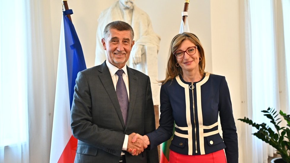 Premiér Andrej Babiš (ANO) se setkal s bulharskou ministriní zahraničí Ekaterinou Zaharievou.