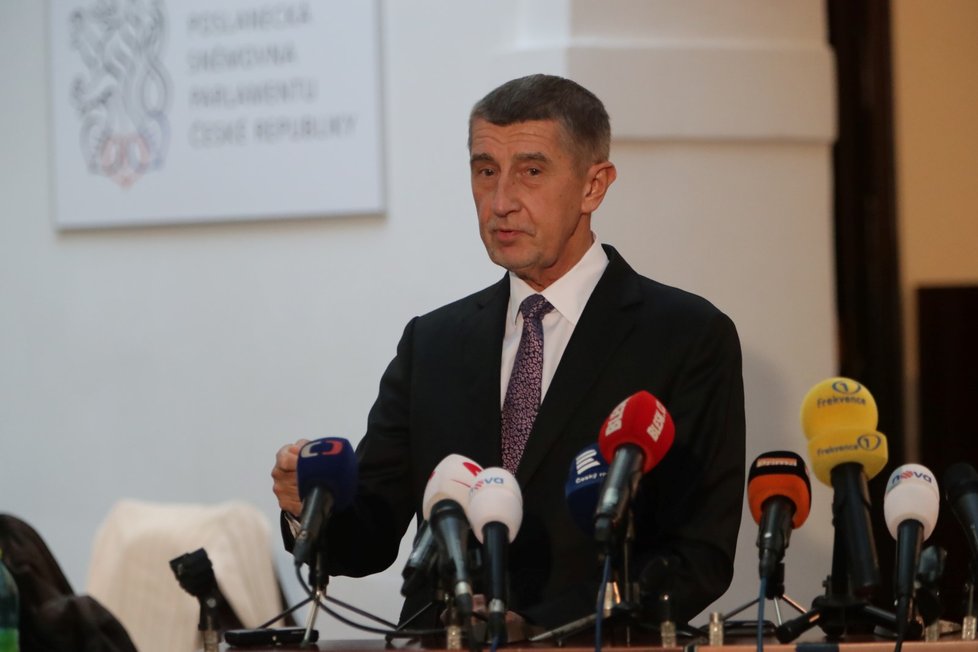 Premiér Andrej Babiš (ANO) ve Sněmovně na tiskové konferenci, kde se vyjadřuje k rozhodnutí státního zástupce o kauze Čapí hnízdo. (4.12.2019)