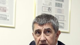 Andrej Babiš daroval manželce šperky a kytici bílých růží.