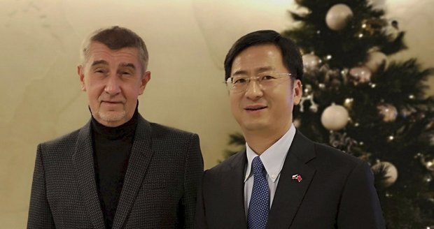 Babiš to schytal za „žehlení“ u Číňanů: Servilní a nezodpovědné, hřímá opozice