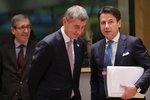 Italský premiér Giuseppe Conte (vpravo) ve společnosti českého premiéra Andreje Babiše (ANO)