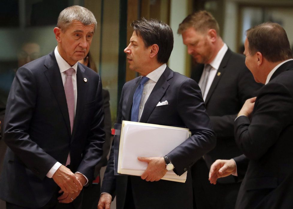 Český premiér Andrej Babiš (ANO) a jeho italský protějšek Giuseppe Conte na jednání v Bruselu v březnu 2019